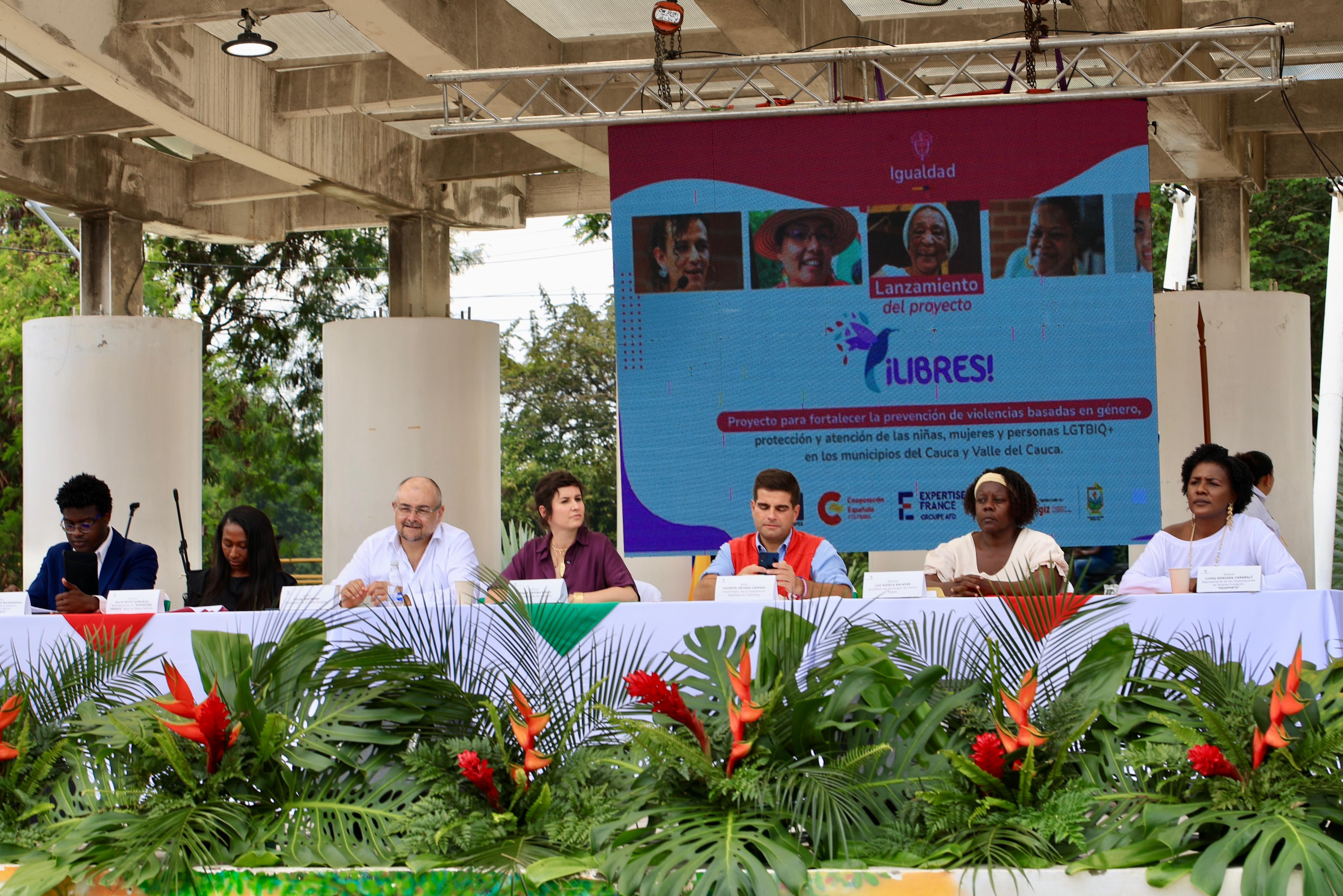 Mesa principal durante el lanzamiento del proyecto en Puerto Tejada, Cauca.