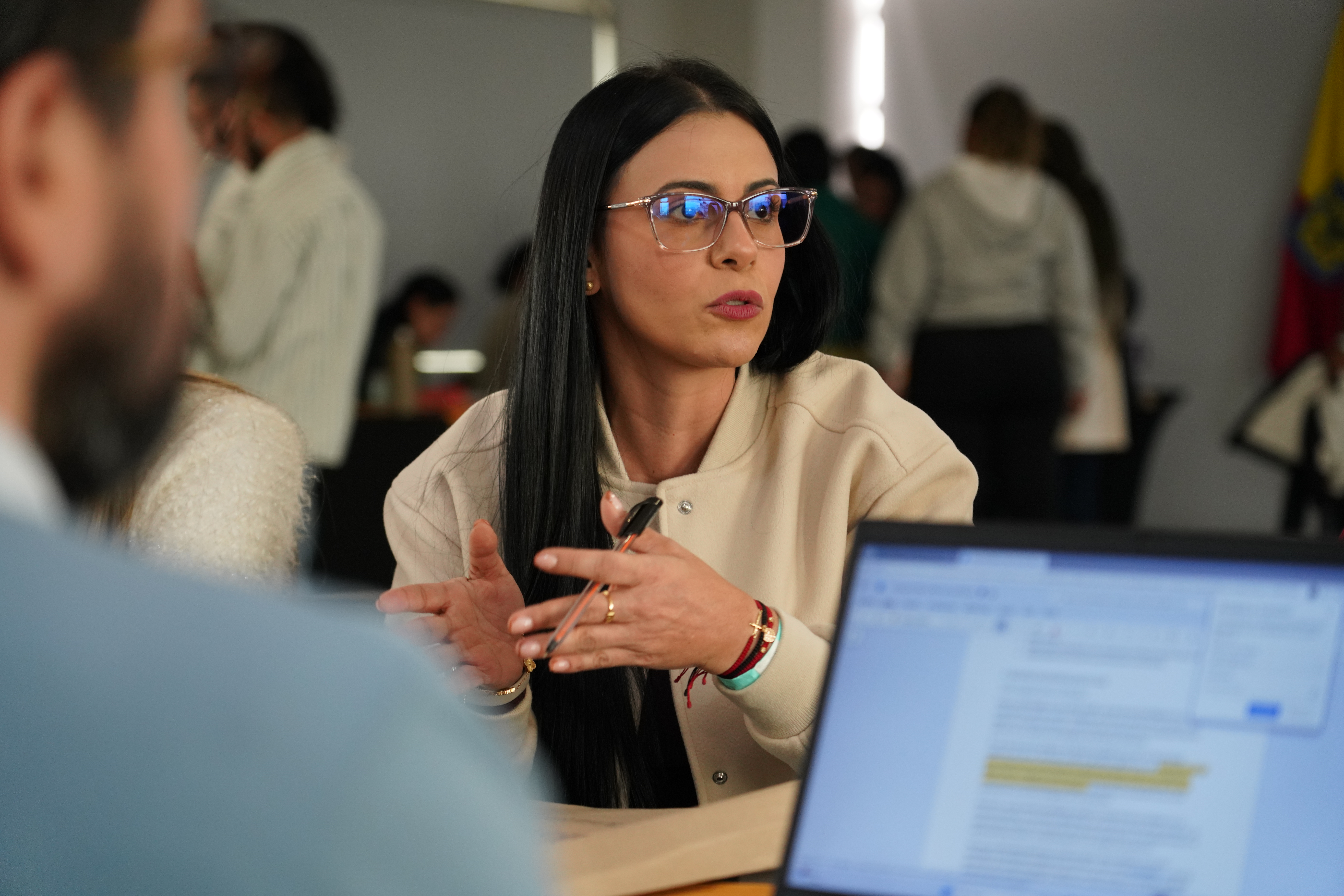 En primer plano rostro de una de las mujeres que participa en el Encuentro Nacional de Migrantes 2026